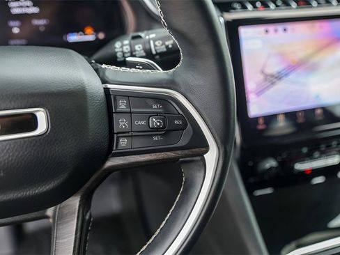 Used 2022 Jeep Grand Cherokee L Limited w/ Luxury Tech Group II image 11