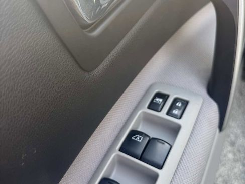 Used 2012 Nissan Rogue SV w/ Premium Pkg image 13