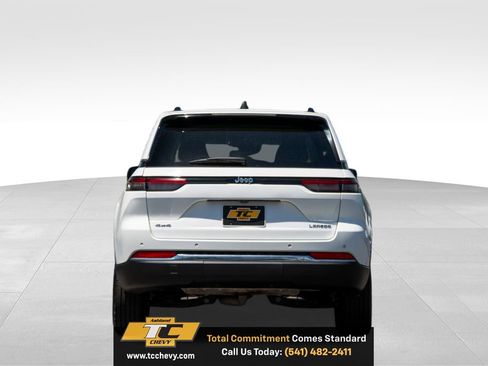 Used 2023 Jeep Grand Cherokee Laredo AWD/4WD image 4