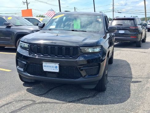 Certified 2023 Jeep Grand Cherokee Altitude AWD/4WD image 4