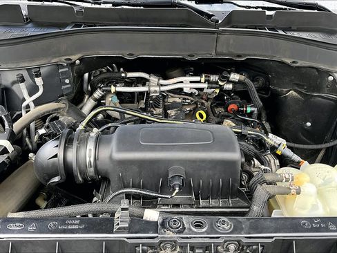 Used 2021 Ford Explorer XLT w/ Equipment Group 202A AWD/4WD image 30