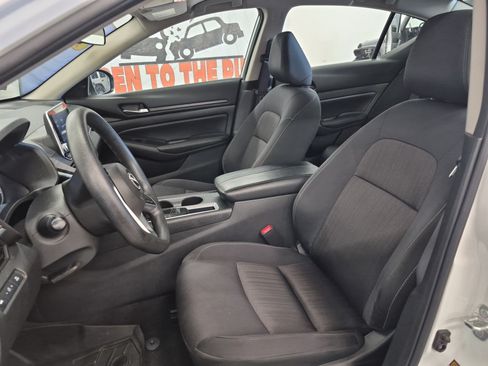 Used 2025 Nissan Altima 2.5 SV FWD image 11