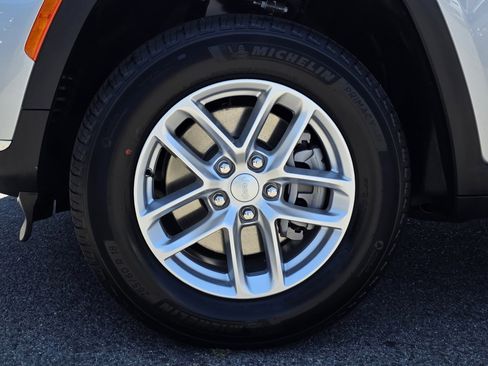 New 2025 Jeep Grand Cherokee L Laredo w/ Luxury Tech Group I image 8