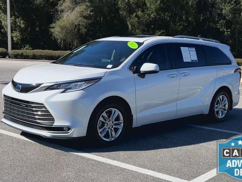 Used 2024 Toyota Sienna Limited image 4
