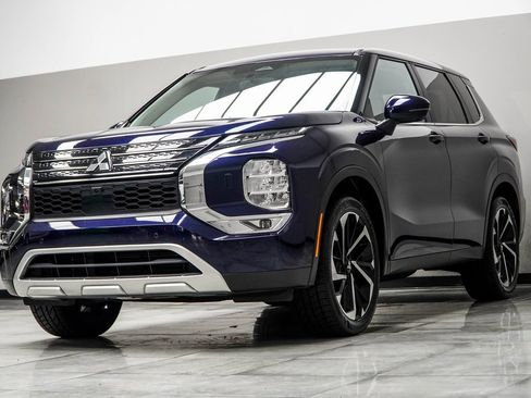 Used 2024 Mitsubishi Outlander SE image 8