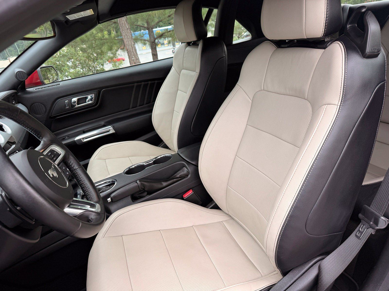 Used 2017 Ford Mustang Premium RWD image 36