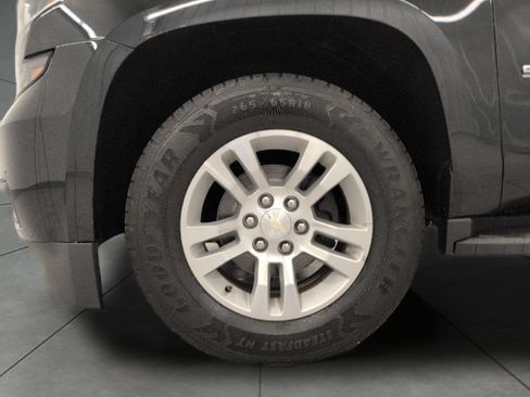 Used 2019 Chevrolet Suburban LT AWD/4WD image 3