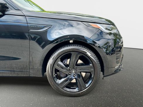 New 2025 Land Rover Discovery Dynamic SE image 6