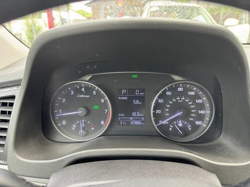 Used 2017 Hyundai Elantra SE FWD image 27