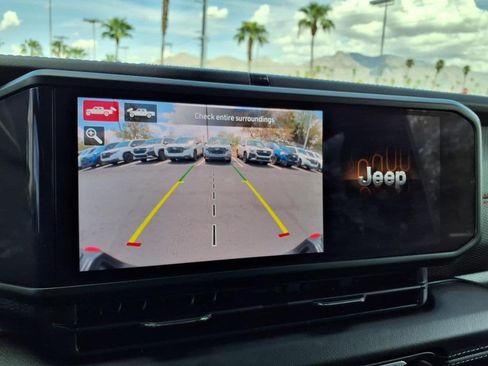 Used 2024 Jeep Gladiator Rubicon w/ Technology Group AWD/4WD image 3