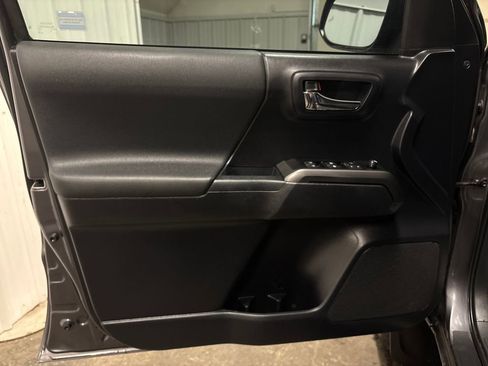 Used 2020 Toyota Tacoma TRD Off-Road image 21