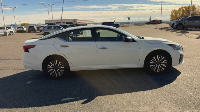 Used 2025 Nissan Altima 2.5 SV AWD/4WD image 9