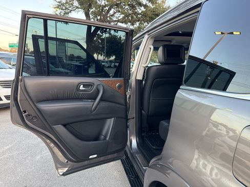 Used 2016 INFINITI QX80 Luxe w/ 22" Wheel Package image 32