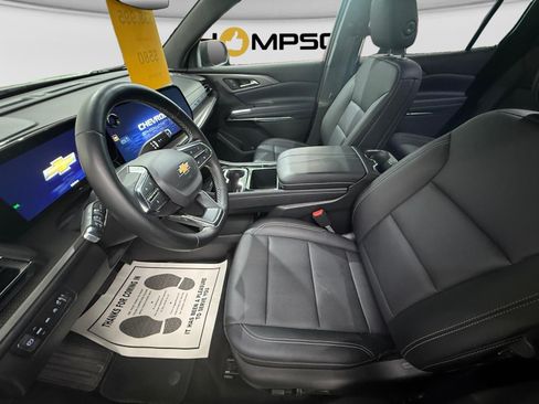 Used 2026 Chevrolet Traverse LT AWD/4WD image 9