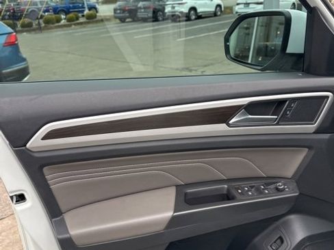 Used 2023 Volkswagen Atlas SE w/ Panoramic Sunroof Package image 26