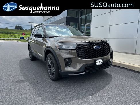 New 2026 Ford Explorer ST-Line w/ ST-Line Street Pack AWD/4WD image 1