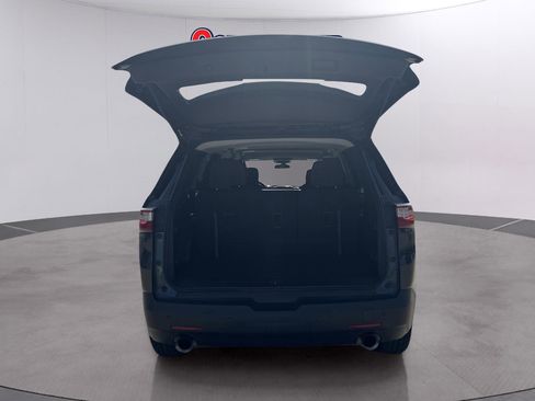 Used 2020 Chevrolet Traverse LT image 9