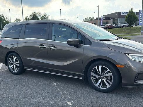 Used 2023 Honda Odyssey Touring image 2