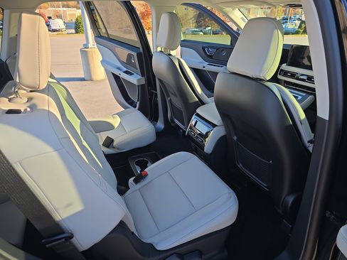 Certified 2025 Lincoln Aviator AWD w/ Equipment Group 101A image 11