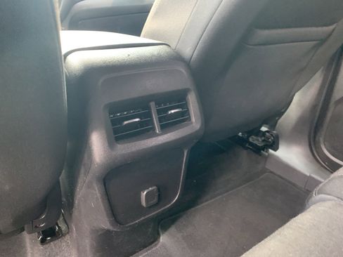 Used 2018 Chevrolet Equinox LT image 17