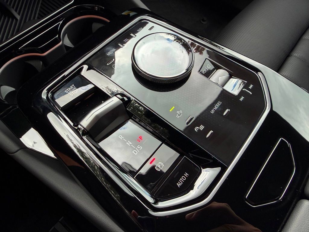 New 2027 BMW 550e xDrive w/ Premium Package AWD/4WD image 19