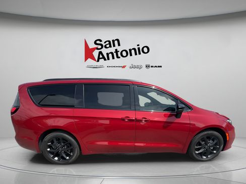 New 2026 Chrysler Pacifica Select w/ S Appearance Package FWD image 25