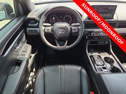 Used 2025 Honda Pilot TrailSport image 13