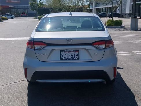 Used 2021 Toyota Corolla LE FWD image 5