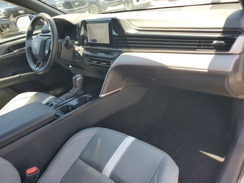 Used 2025 Toyota Camry SE FWD image 13