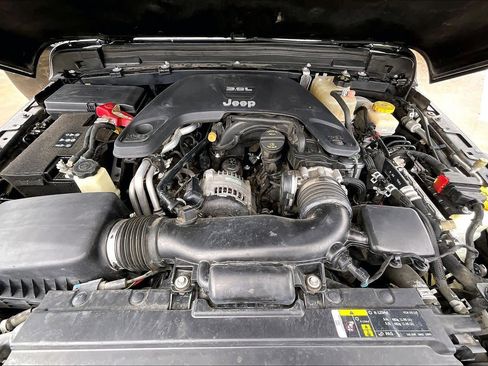 Used 2020 Jeep Wrangler Unlimited Sport AWD/4WD image 28