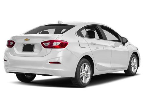 Used 2018 Chevrolet Cruze LT w/ Convenience Package FWD image 2