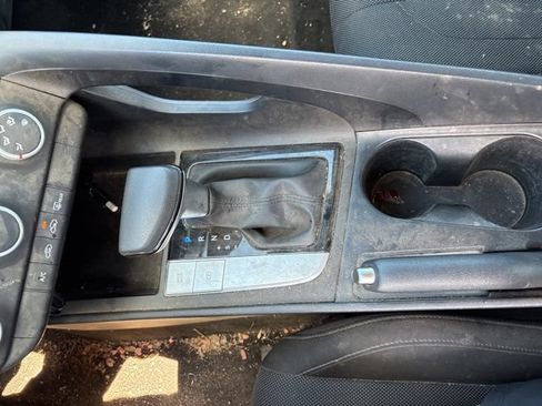 Used 2021 Hyundai Elantra SE FWD image 16