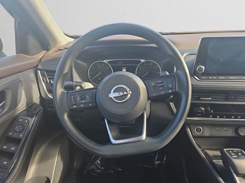 Used 2023 Nissan Rogue SV image 13