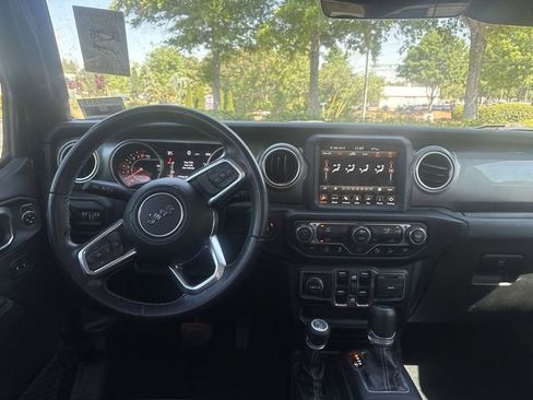 Used 2020 Jeep Wrangler Unlimited Sahara image 9