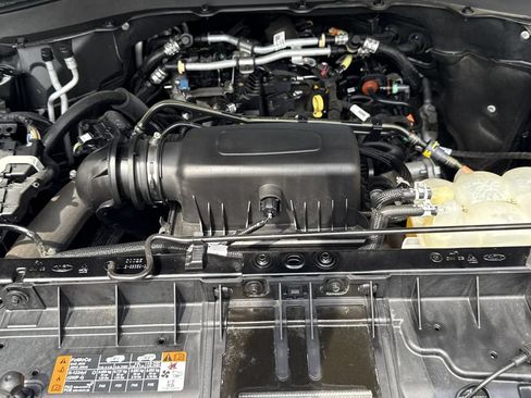 Used 2023 Ford Explorer XLT w/ Equipment Group 202A AWD/4WD image 27