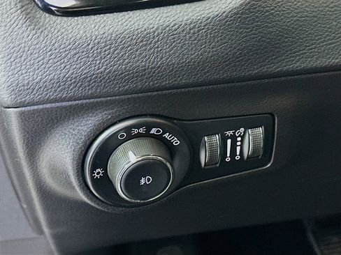 Used 2020 Jeep Compass Latitude AWD/4WD image 10
