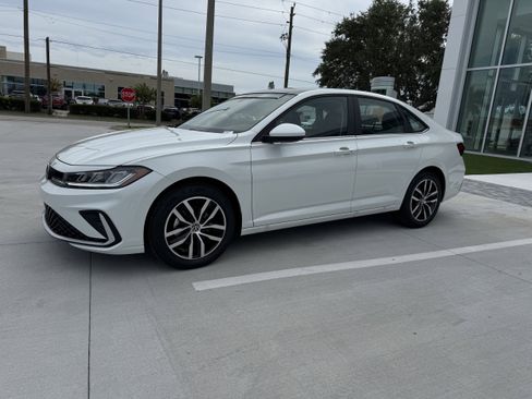 New 2025 Volkswagen Jetta SE image 6