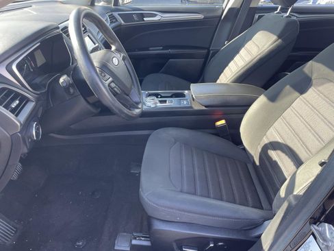 Used 2020 Ford Fusion SE image 5