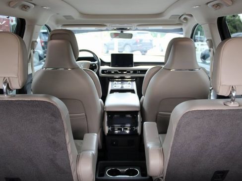 Used 2020 Lincoln Aviator Reserve w/ Equipment Group 201A AWD/4WD image 15