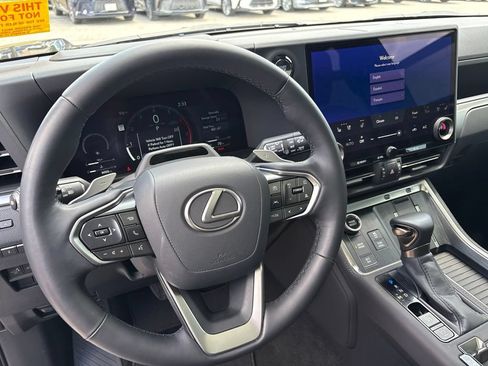 Used 2026 Lexus GX 550 w/ Cold Area Package AWD/4WD image 13