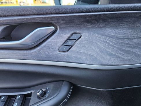 Used 2023 Jeep Grand Cherokee Limited w/ Luxury Tech Group II image 22