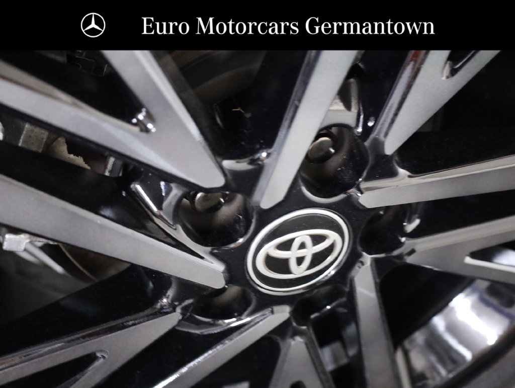 Used 2025 Toyota Camry XSE FWD image 8