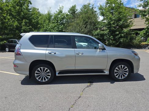 Used 2021 Lexus GX 460 Luxury w/ Accessory Package AWD/4WD image 2