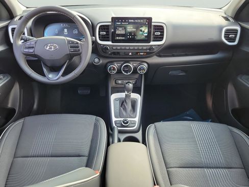 Used 2025 Hyundai Venue Limited FWD image 5