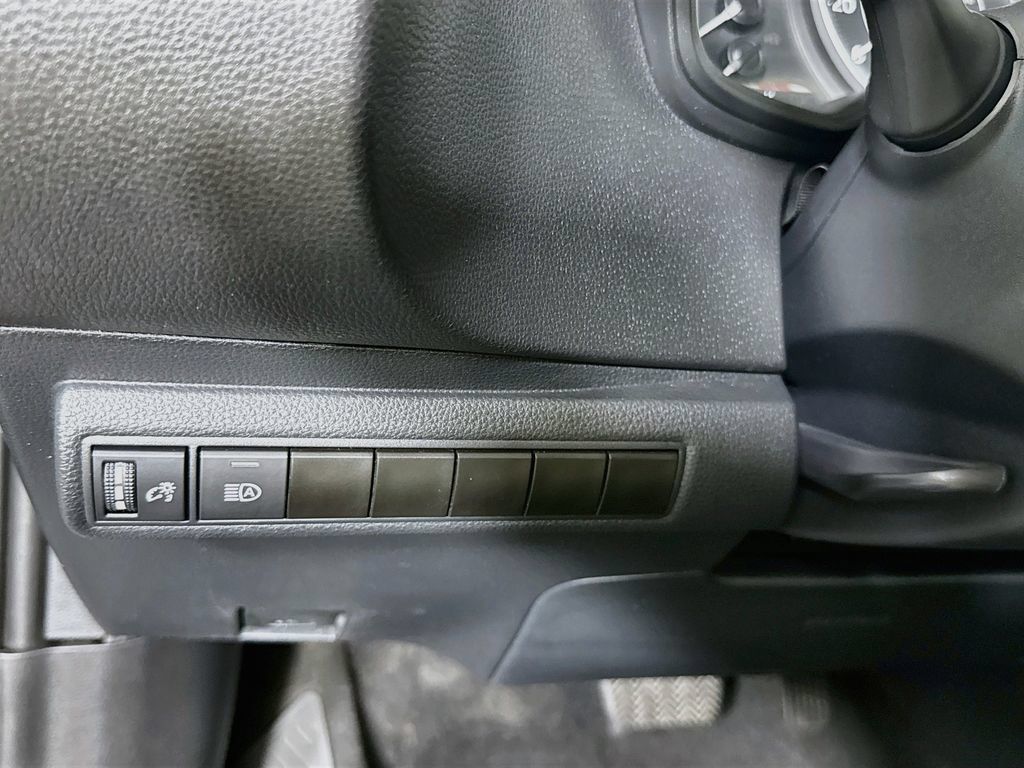 Used 2022 Toyota Corolla LE FWD image 17