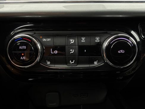 Used 2025 Chevrolet Trax LT w/ LT Convenience Package FWD image 25
