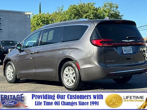 Used 2021 Chrysler Pacifica Touring-L FWD image 6