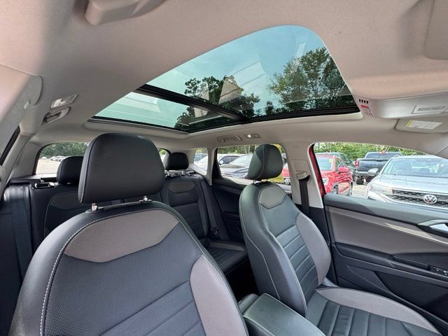 Certified 2022 Volkswagen Taos SEL w/ Panoramic Sunroof Package AWD/4WD image 27