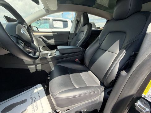 Used 2024 Tesla Model Y Long Range AWD/4WD image 16