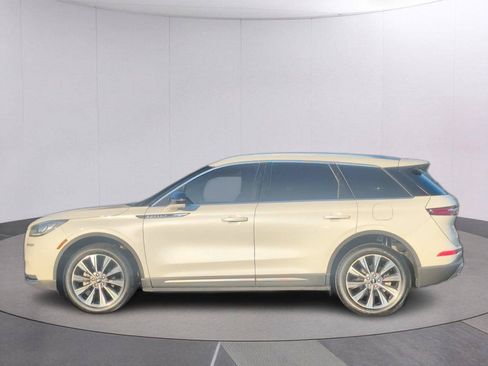 Used 2022 Lincoln Corsair Reserve w/ Elements Package FWD image 2